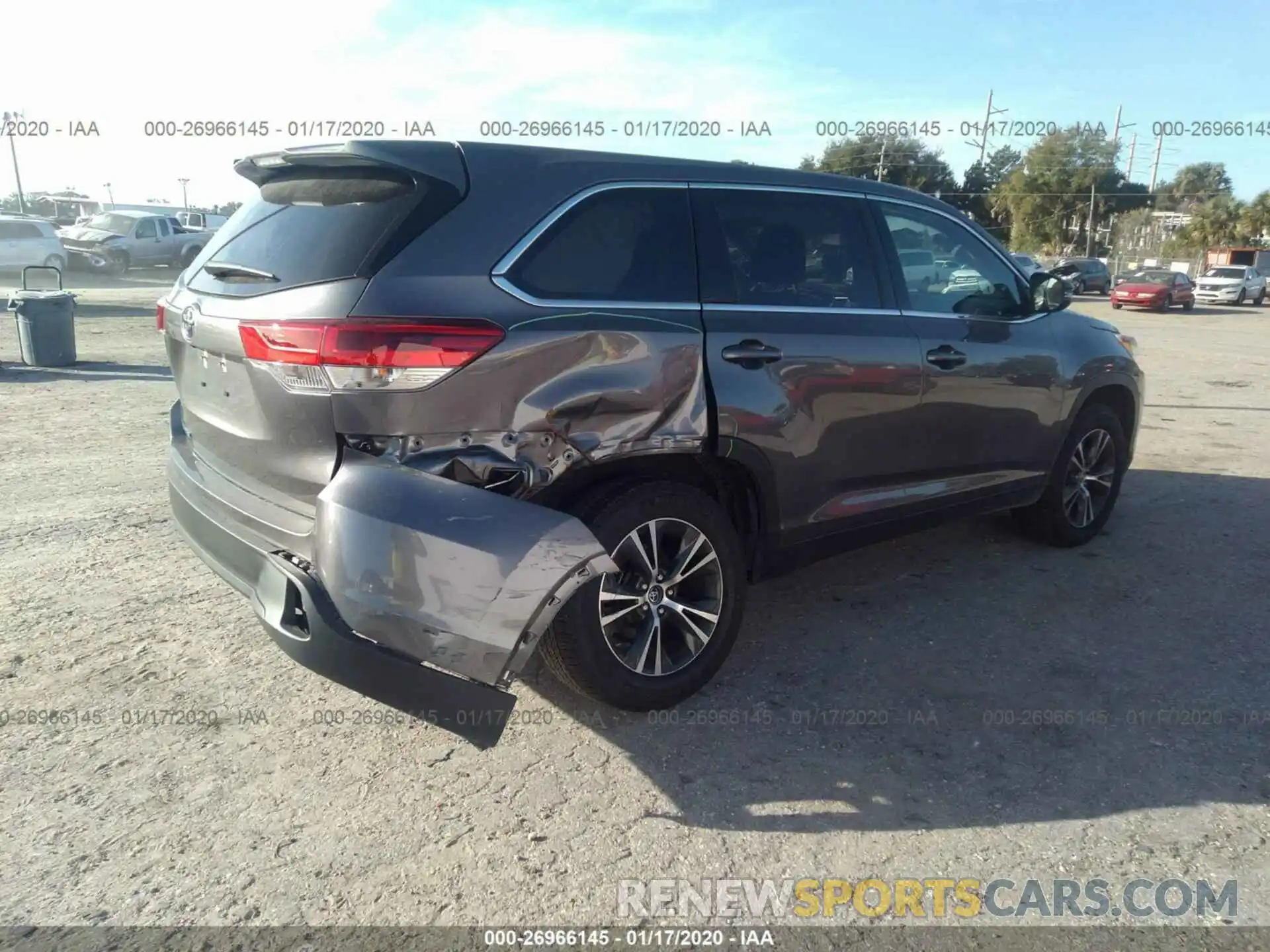 4 Photograph of a damaged car 5TDZARFH4KS052849 TOYOTA HIGHLANDER 2019