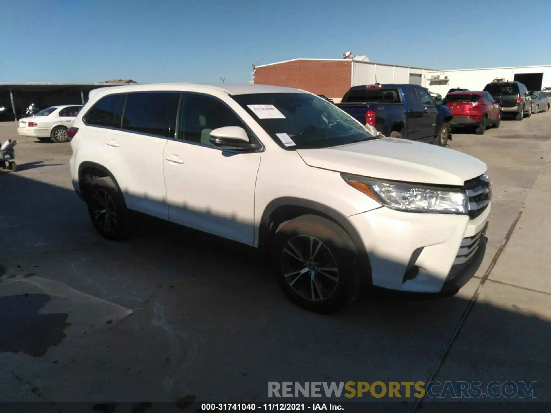 1 Photograph of a damaged car 5TDZARFH4KS053001 TOYOTA HIGHLANDER 2019