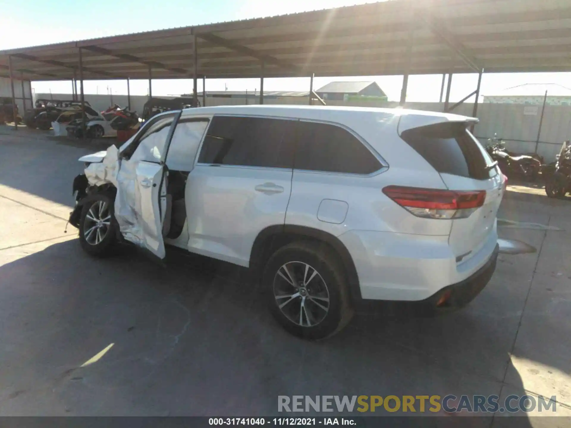 3 Photograph of a damaged car 5TDZARFH4KS053001 TOYOTA HIGHLANDER 2019