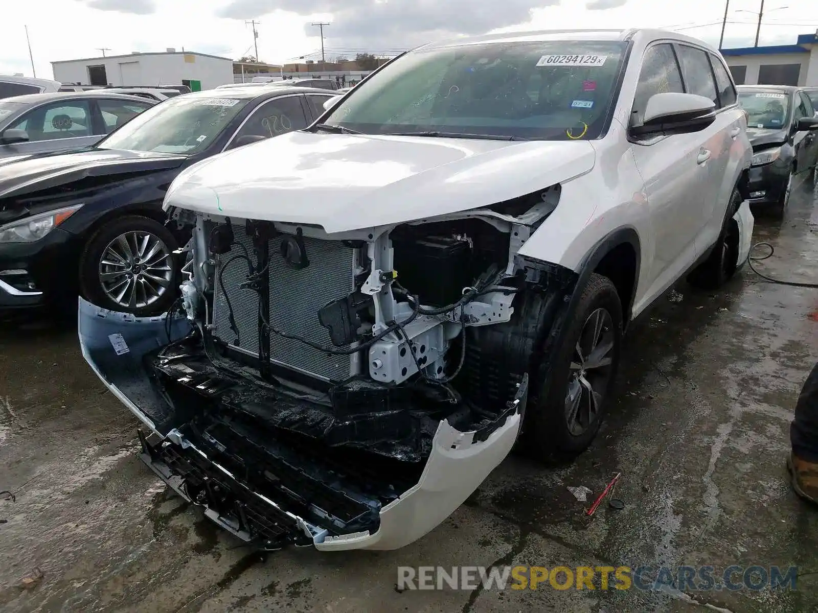 2 Photograph of a damaged car 5TDZARFH4KS053113 TOYOTA HIGHLANDER 2019