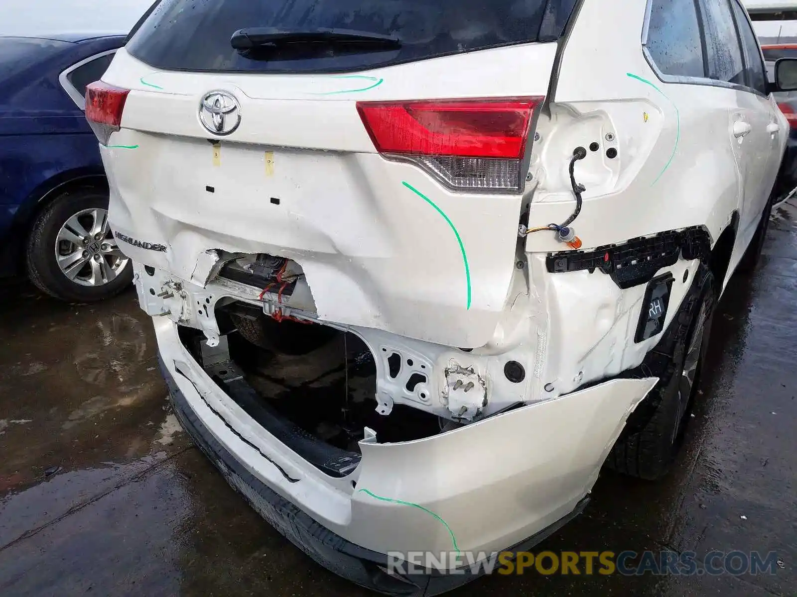 9 Photograph of a damaged car 5TDZARFH4KS053113 TOYOTA HIGHLANDER 2019