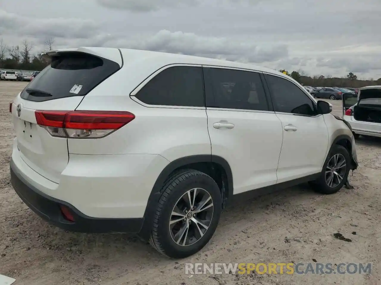 3 Photograph of a damaged car 5TDZARFH4KS053581 TOYOTA HIGHLANDER 2019