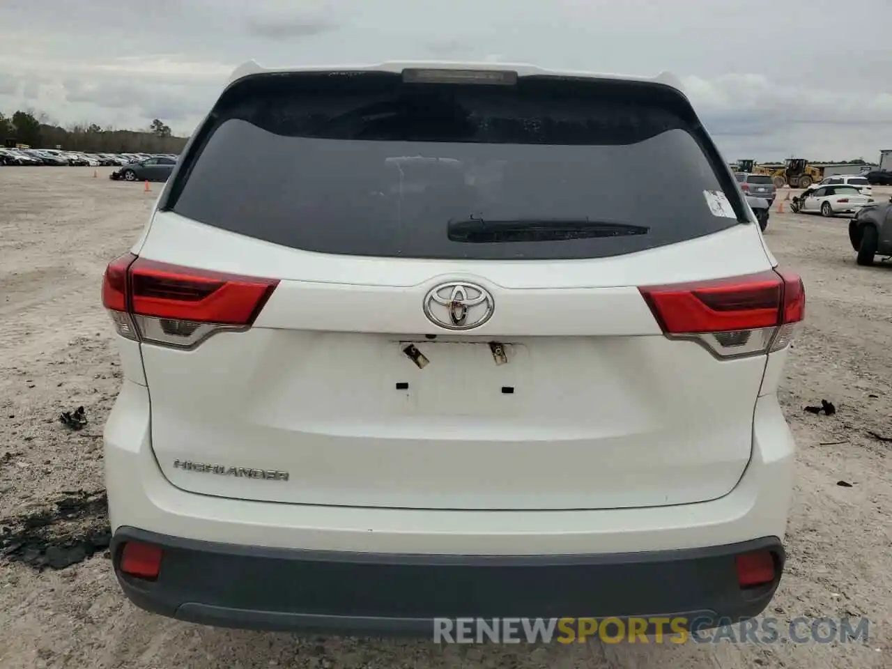 6 Photograph of a damaged car 5TDZARFH4KS053581 TOYOTA HIGHLANDER 2019