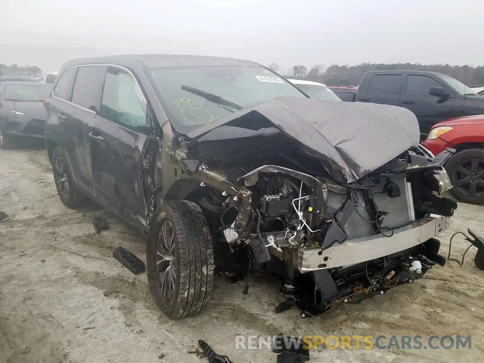 1 Photograph of a damaged car 5TDZARFH4KS055296 TOYOTA HIGHLANDER 2019