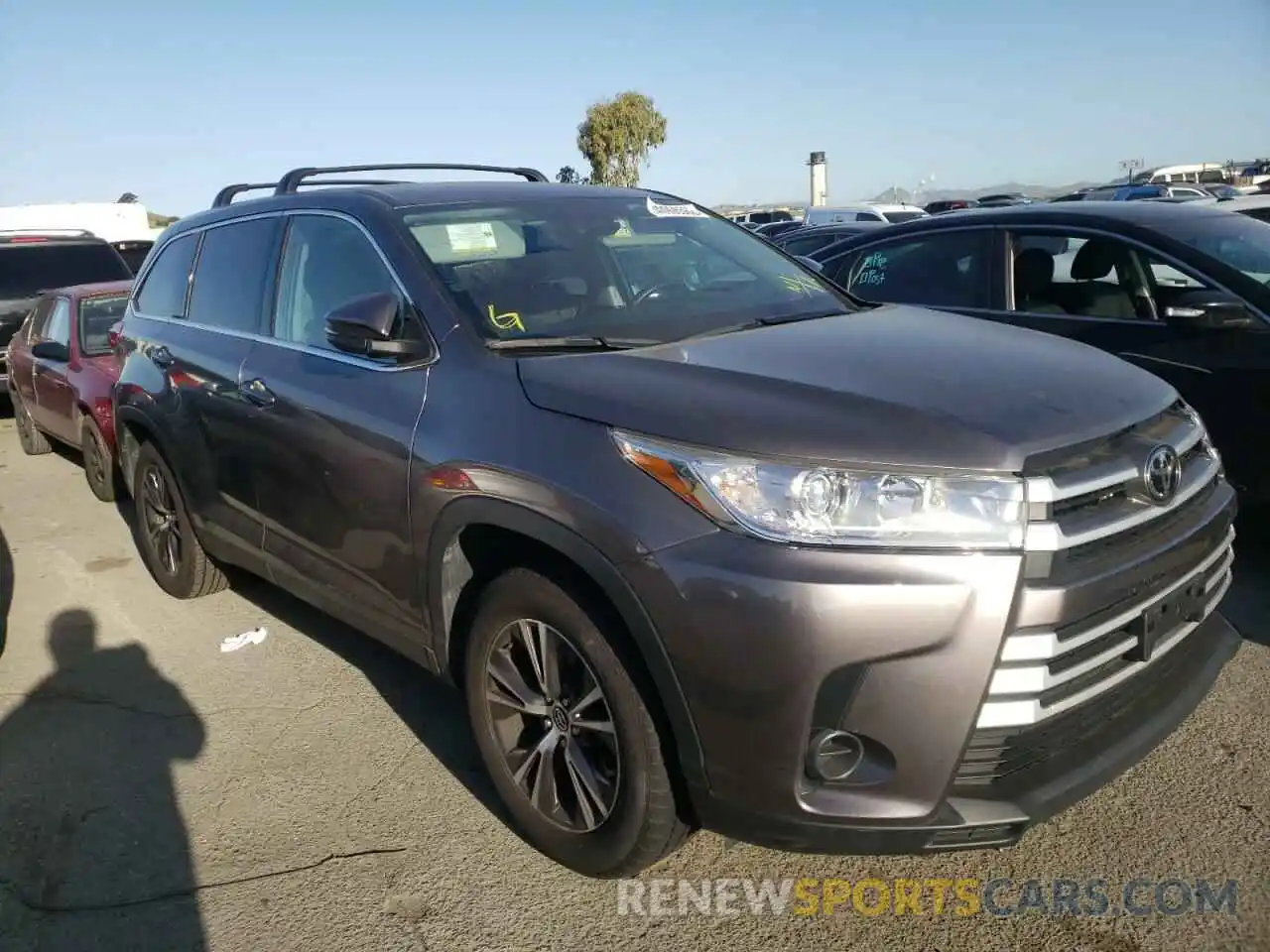 1 Photograph of a damaged car 5TDZARFH4KS055458 TOYOTA HIGHLANDER 2019