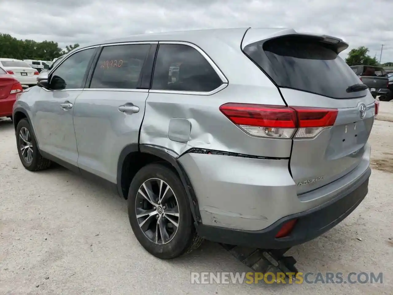 3 Photograph of a damaged car 5TDZARFH4KS056013 TOYOTA HIGHLANDER 2019