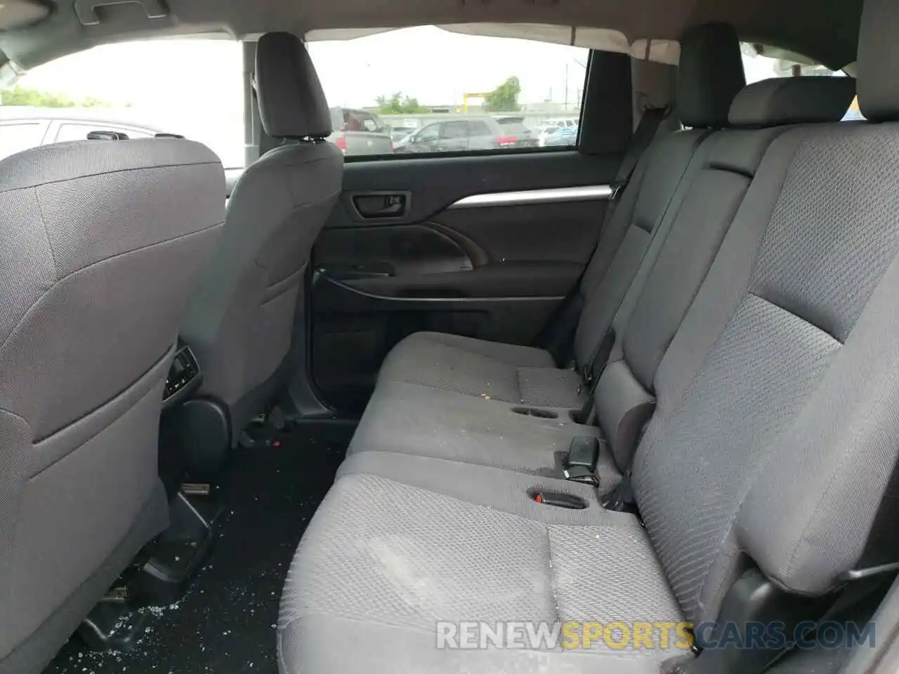 6 Photograph of a damaged car 5TDZARFH4KS056013 TOYOTA HIGHLANDER 2019