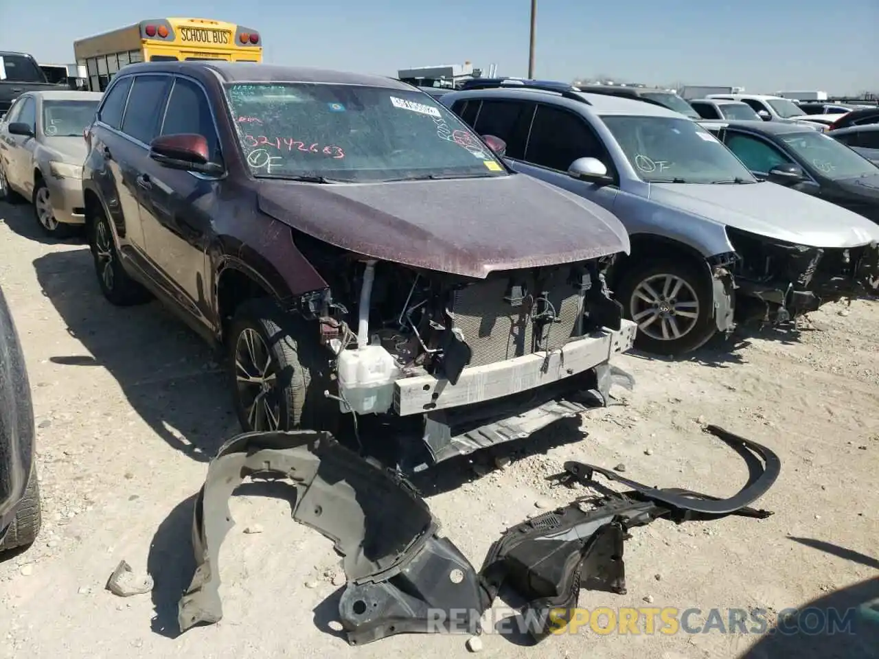 1 Photograph of a damaged car 5TDZARFH4KS056755 TOYOTA HIGHLANDER 2019