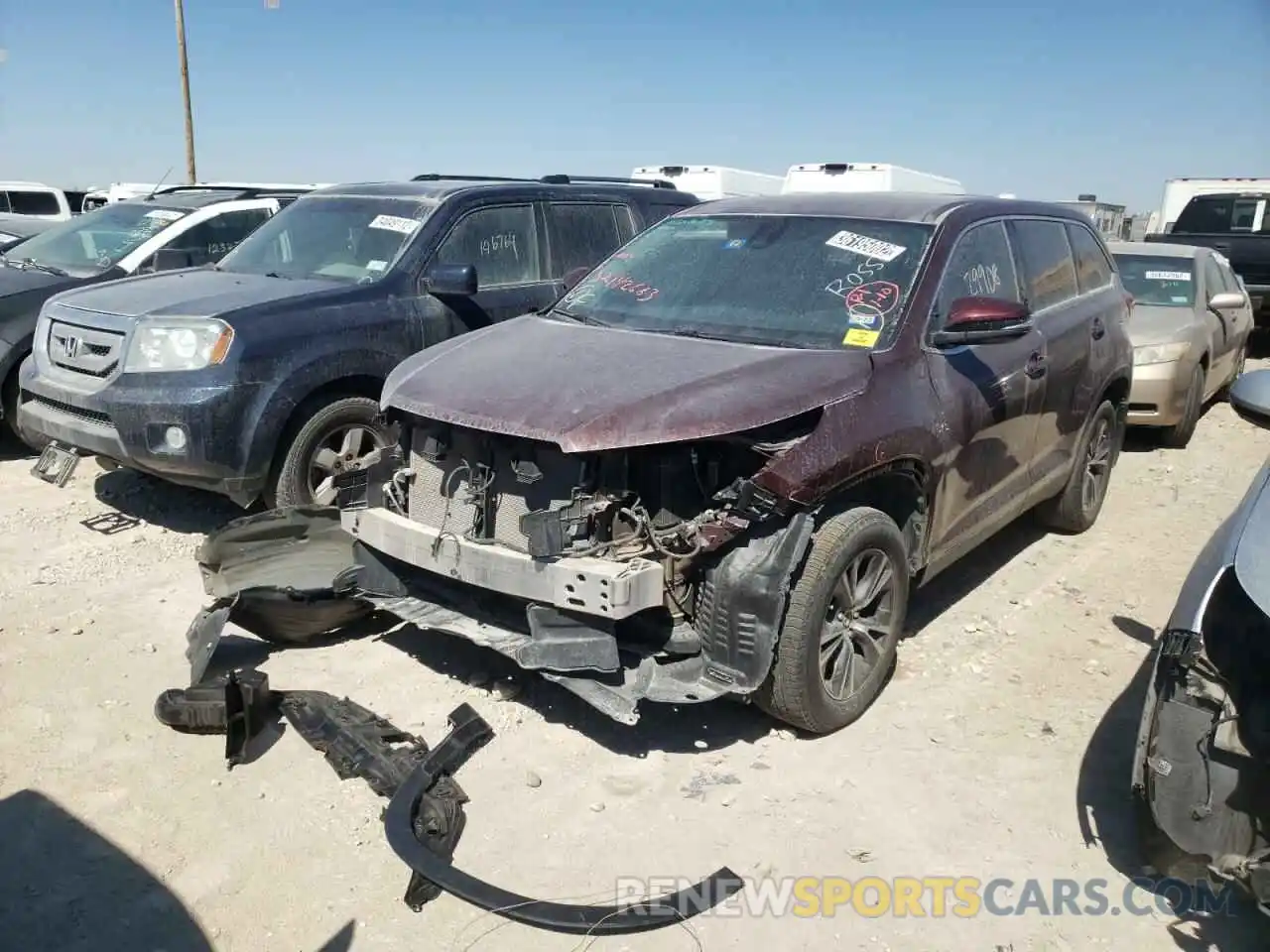 2 Photograph of a damaged car 5TDZARFH4KS056755 TOYOTA HIGHLANDER 2019