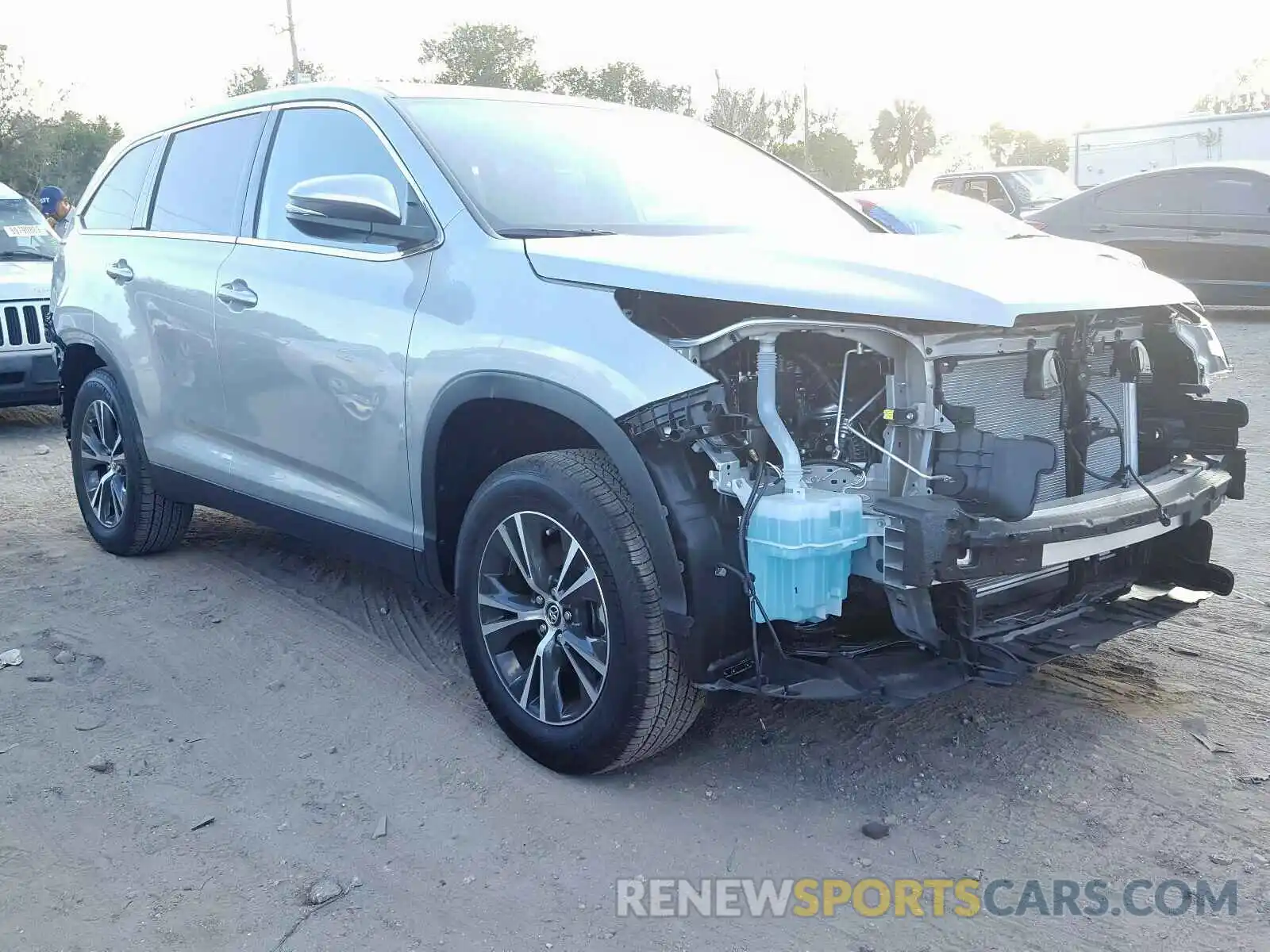 1 Photograph of a damaged car 5TDZARFH4KS057274 TOYOTA HIGHLANDER 2019