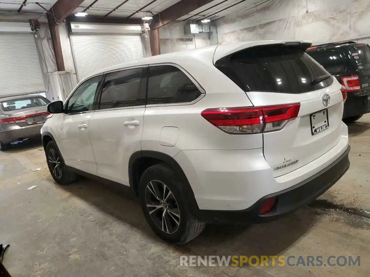 2 Photograph of a damaged car 5TDZARFH4KS057288 TOYOTA HIGHLANDER 2019