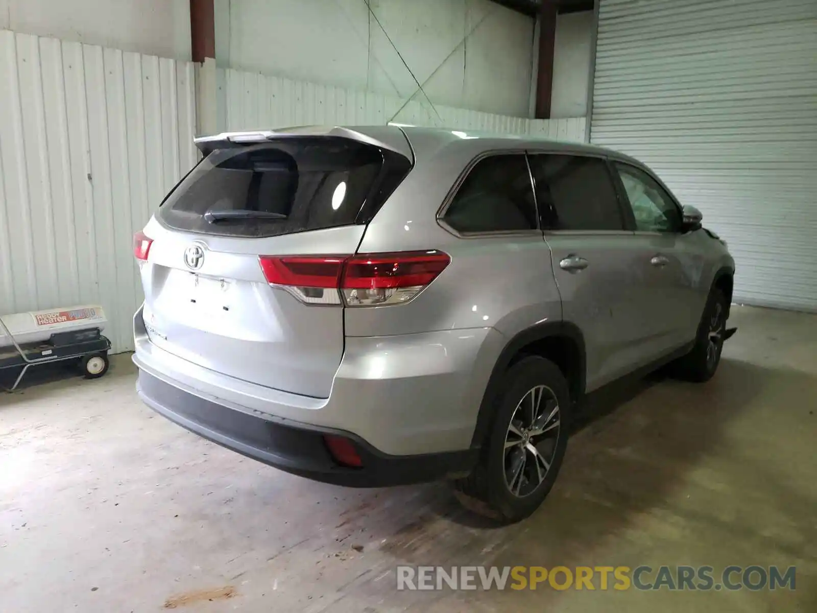 4 Photograph of a damaged car 5TDZARFH4KS057453 TOYOTA HIGHLANDER 2019