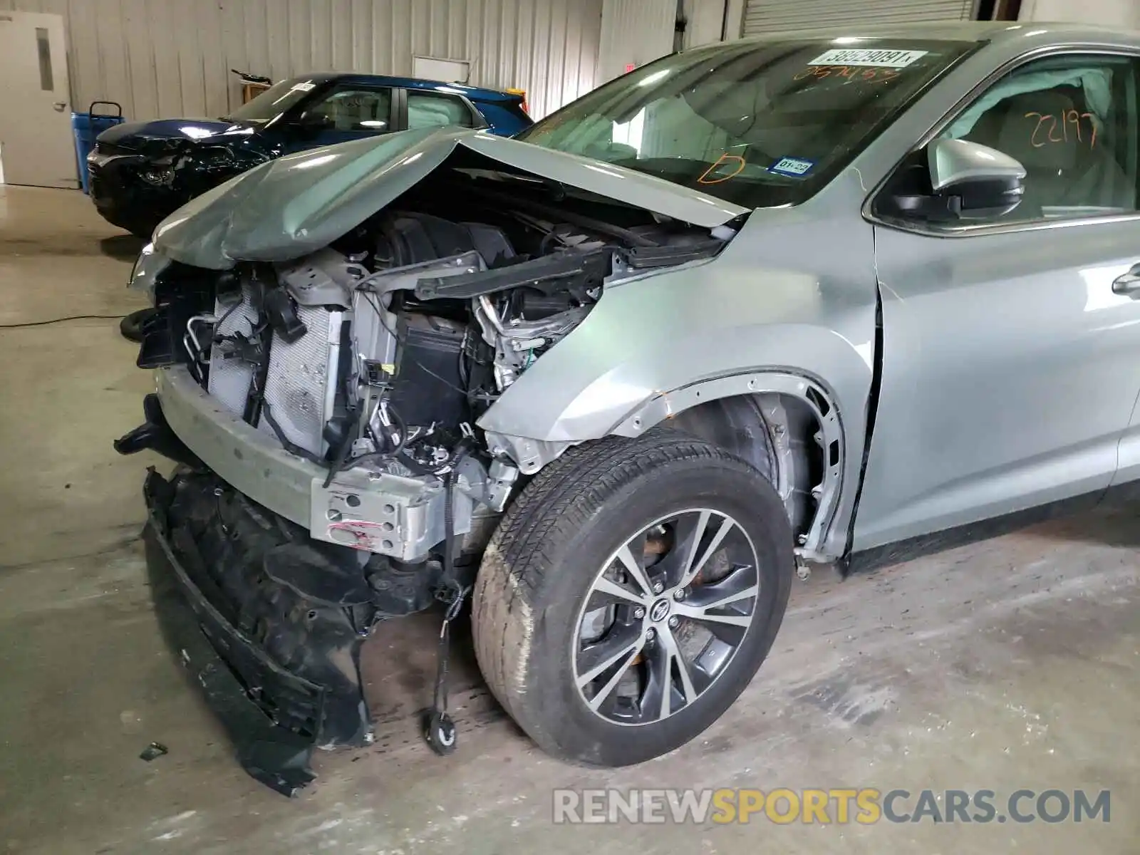 9 Photograph of a damaged car 5TDZARFH4KS057453 TOYOTA HIGHLANDER 2019