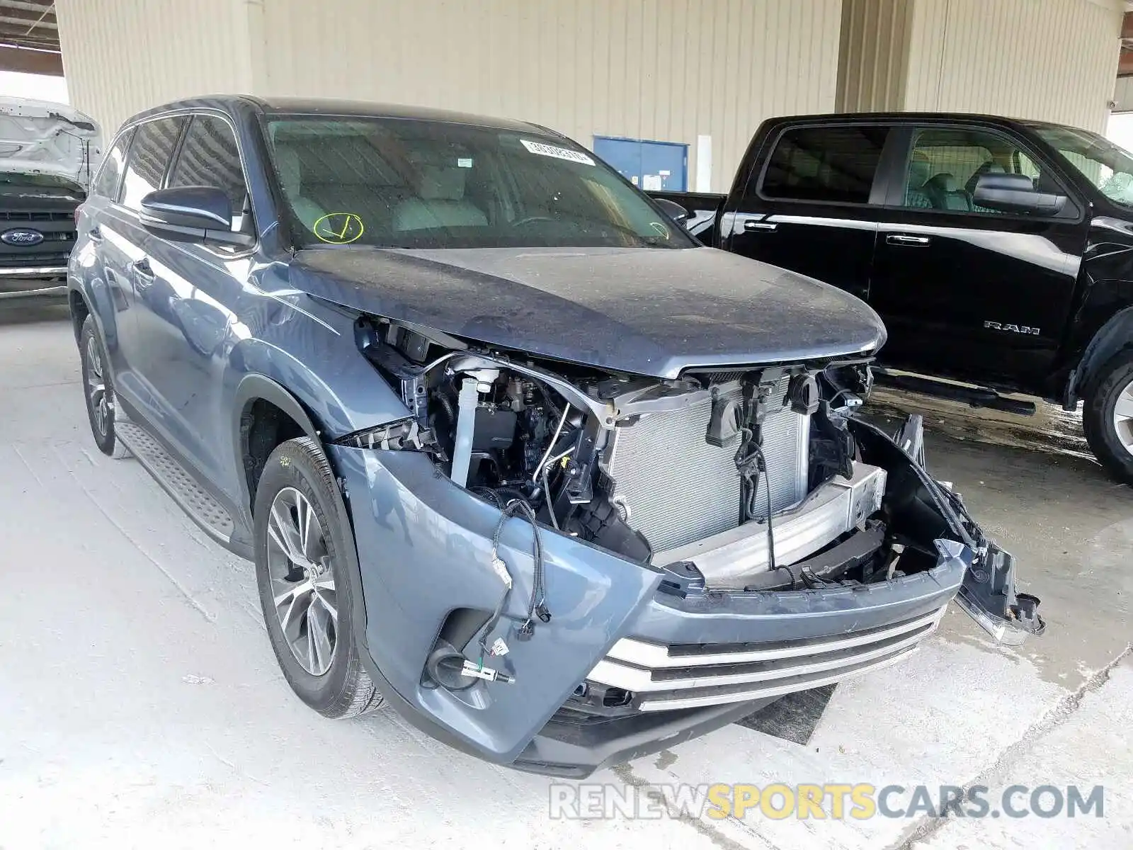 1 Photograph of a damaged car 5TDZARFH4KS059252 TOYOTA HIGHLANDER 2019