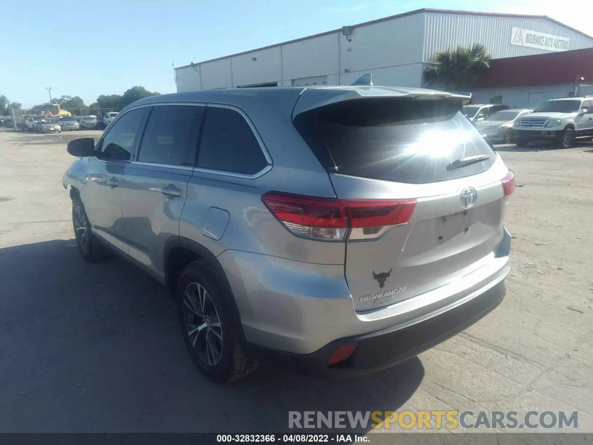 3 Photograph of a damaged car 5TDZARFH4KS059347 TOYOTA HIGHLANDER 2019