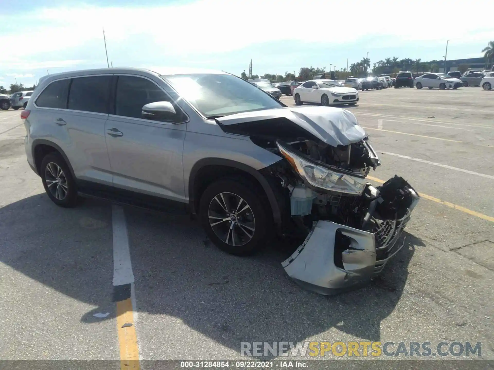 1 Photograph of a damaged car 5TDZARFH4KS059574 TOYOTA HIGHLANDER 2019