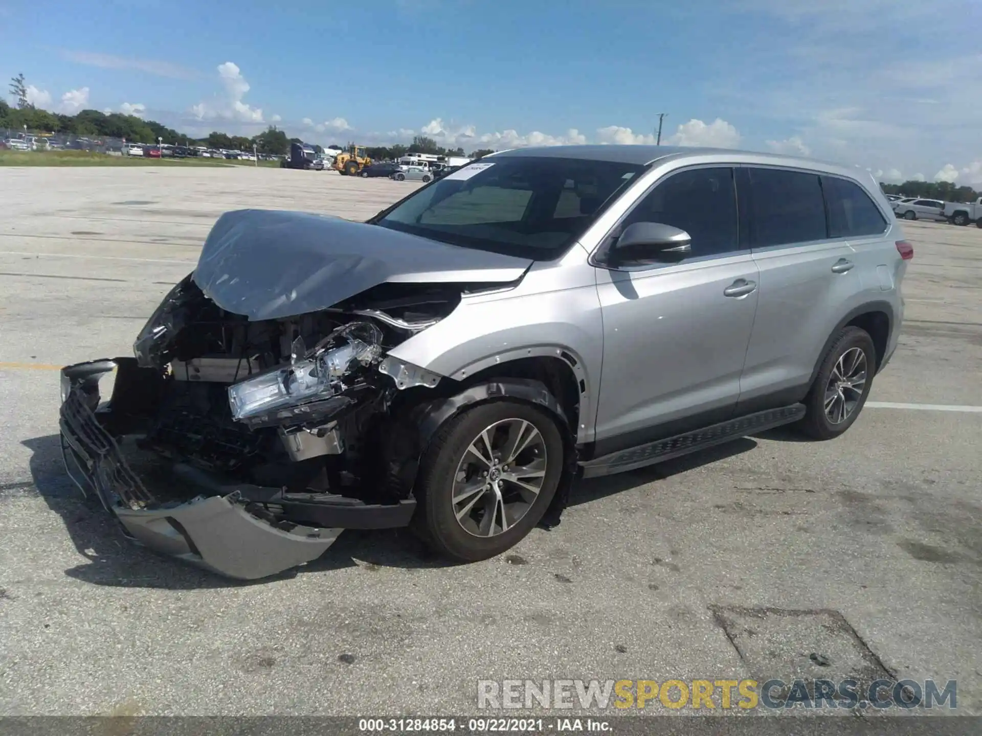 2 Photograph of a damaged car 5TDZARFH4KS059574 TOYOTA HIGHLANDER 2019