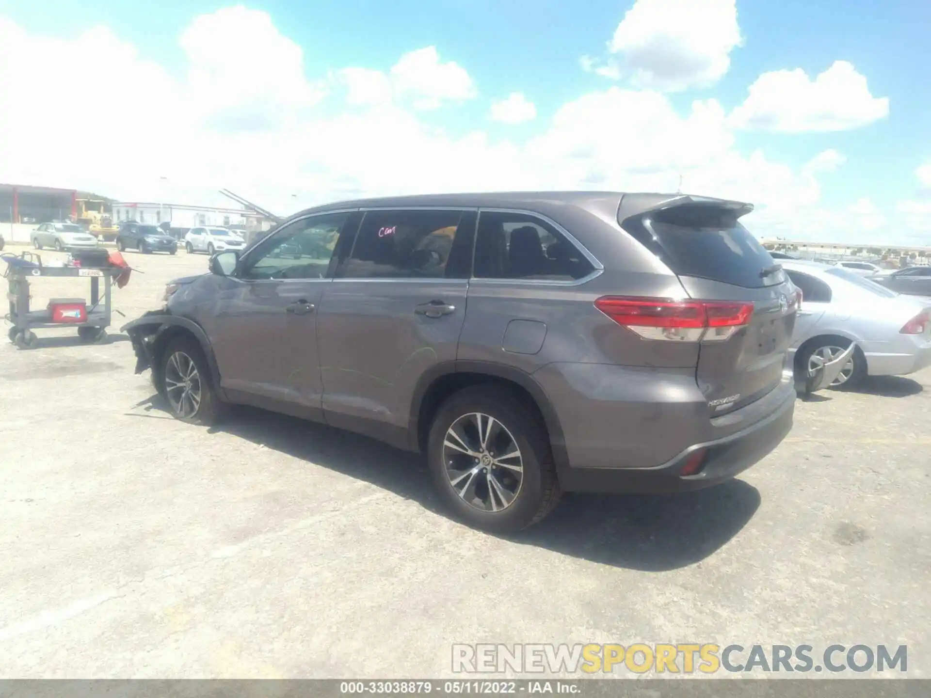 3 Photograph of a damaged car 5TDZARFH4KS060370 TOYOTA HIGHLANDER 2019