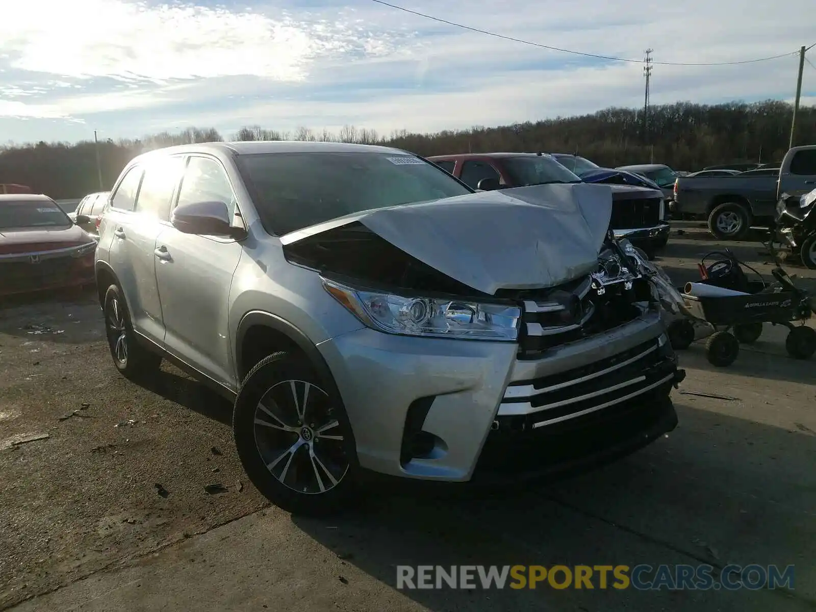 1 Photograph of a damaged car 5TDZARFH5KS044081 TOYOTA HIGHLANDER 2019