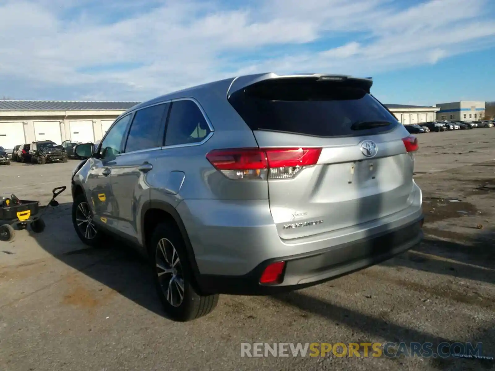 3 Photograph of a damaged car 5TDZARFH5KS044081 TOYOTA HIGHLANDER 2019