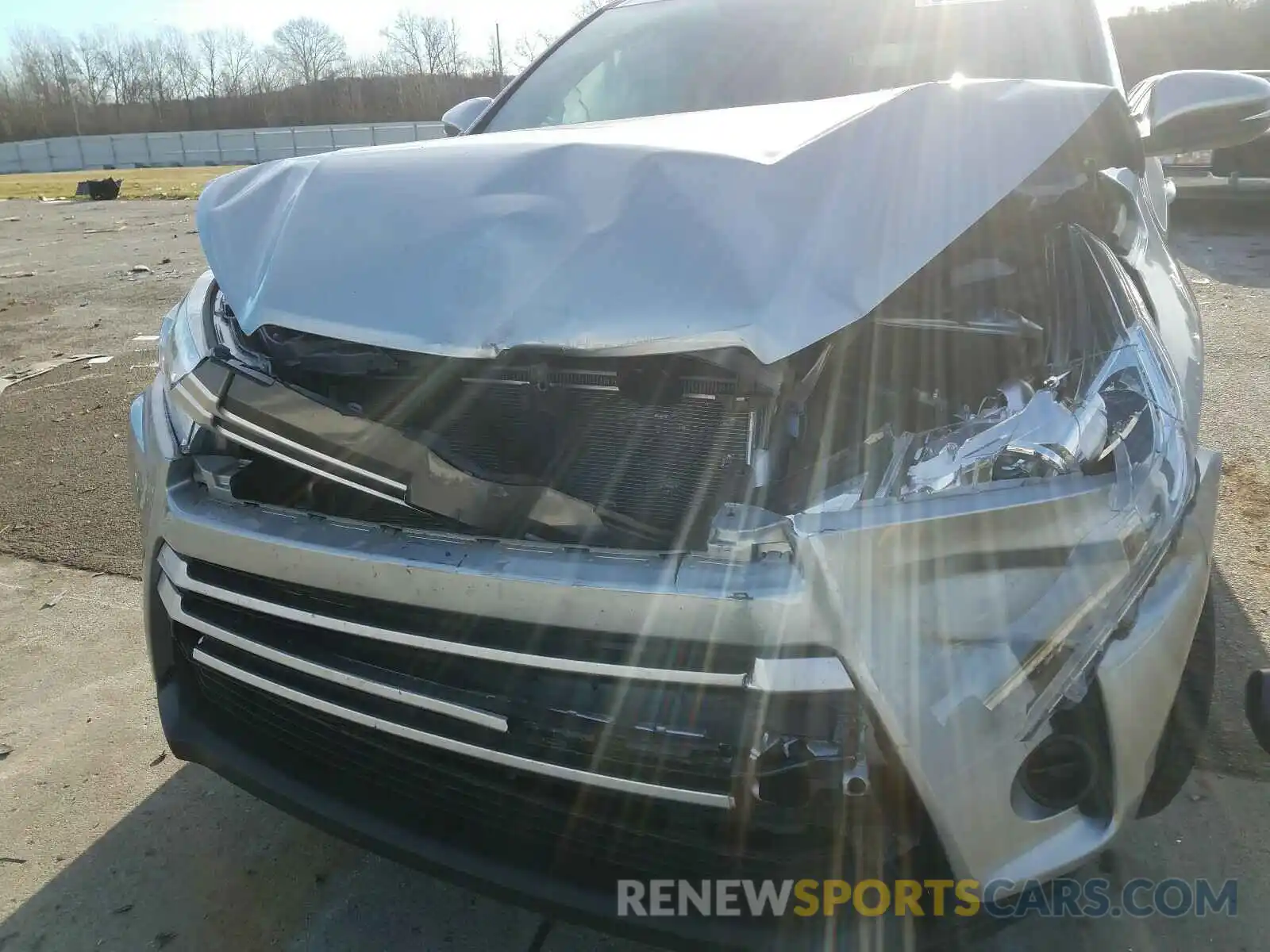 9 Photograph of a damaged car 5TDZARFH5KS044081 TOYOTA HIGHLANDER 2019