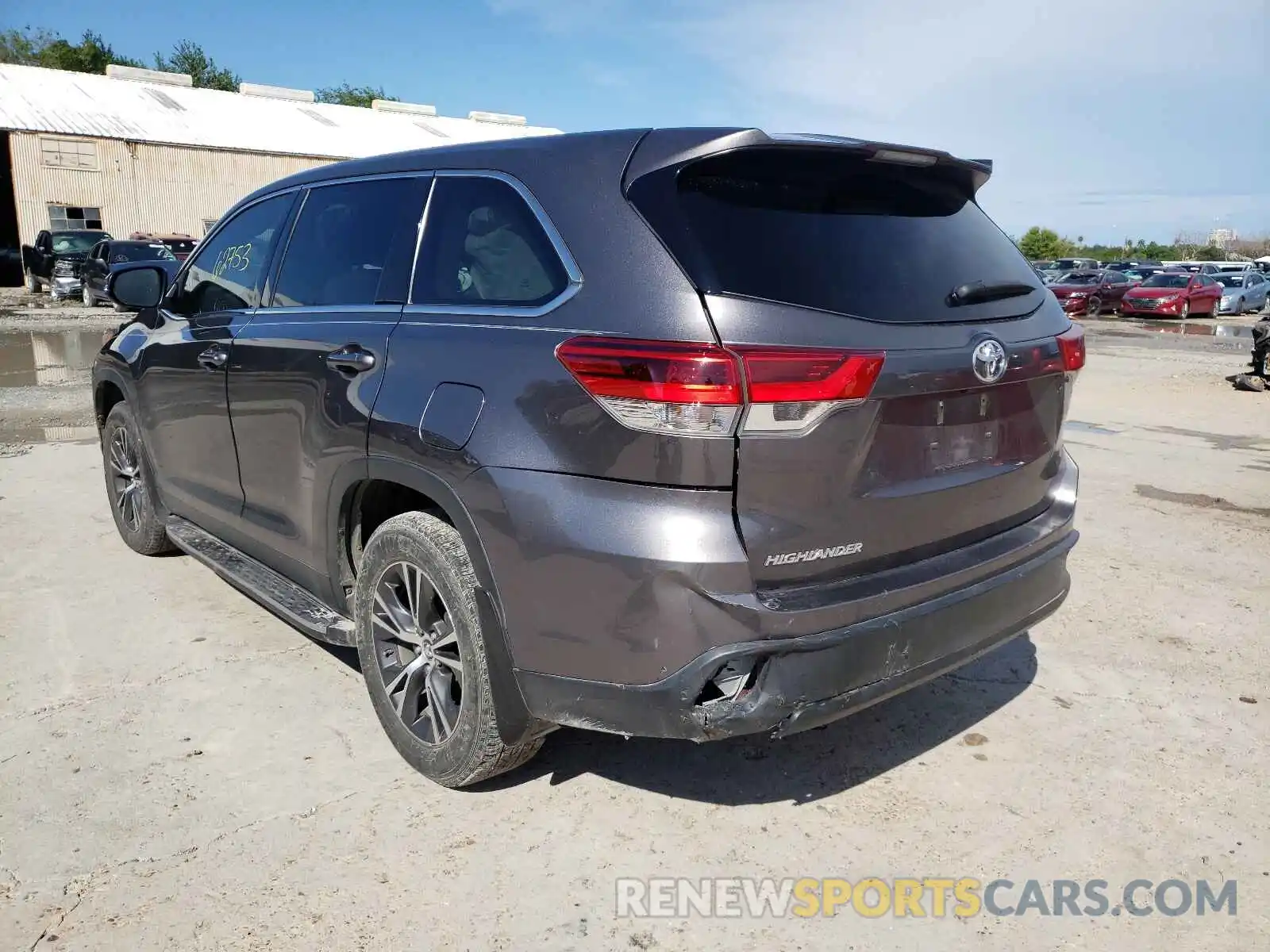 3 Photograph of a damaged car 5TDZARFH5KS044386 TOYOTA HIGHLANDER 2019