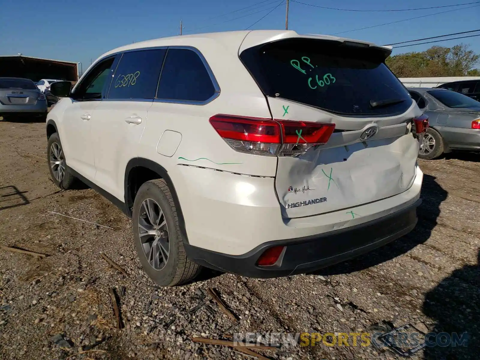 3 Photograph of a damaged car 5TDZARFH5KS044839 TOYOTA HIGHLANDER 2019