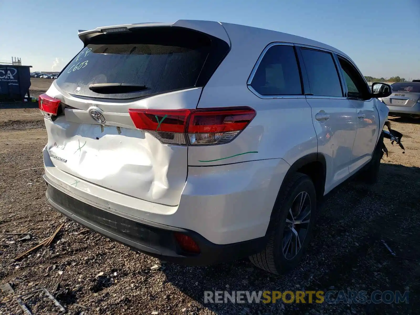 4 Photograph of a damaged car 5TDZARFH5KS044839 TOYOTA HIGHLANDER 2019