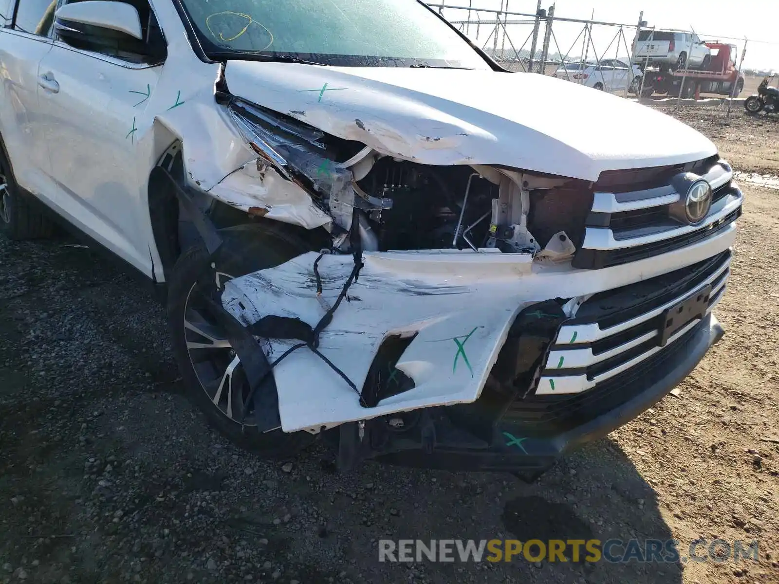 9 Photograph of a damaged car 5TDZARFH5KS044839 TOYOTA HIGHLANDER 2019