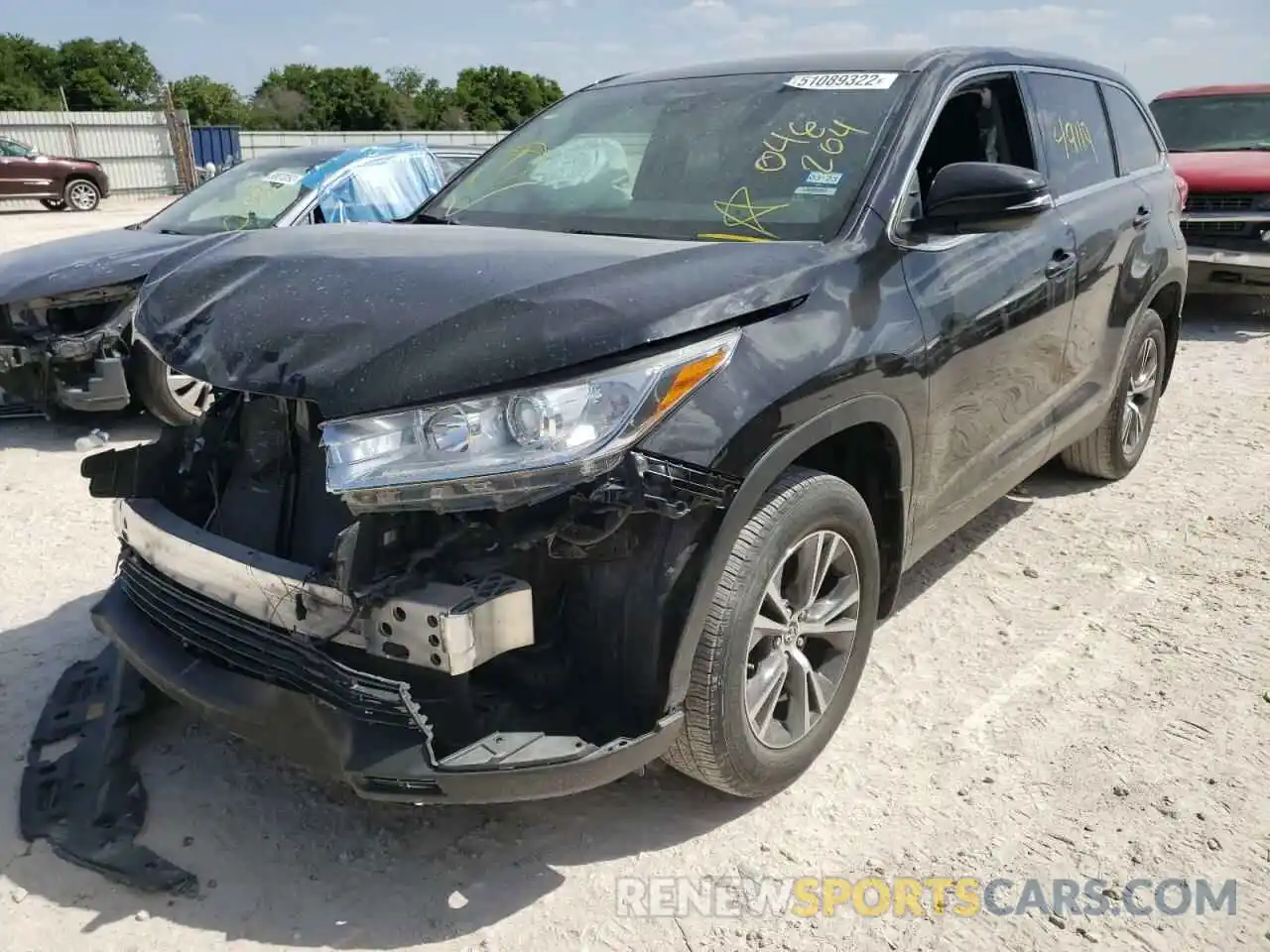 2 Photograph of a damaged car 5TDZARFH5KS046204 TOYOTA HIGHLANDER 2019