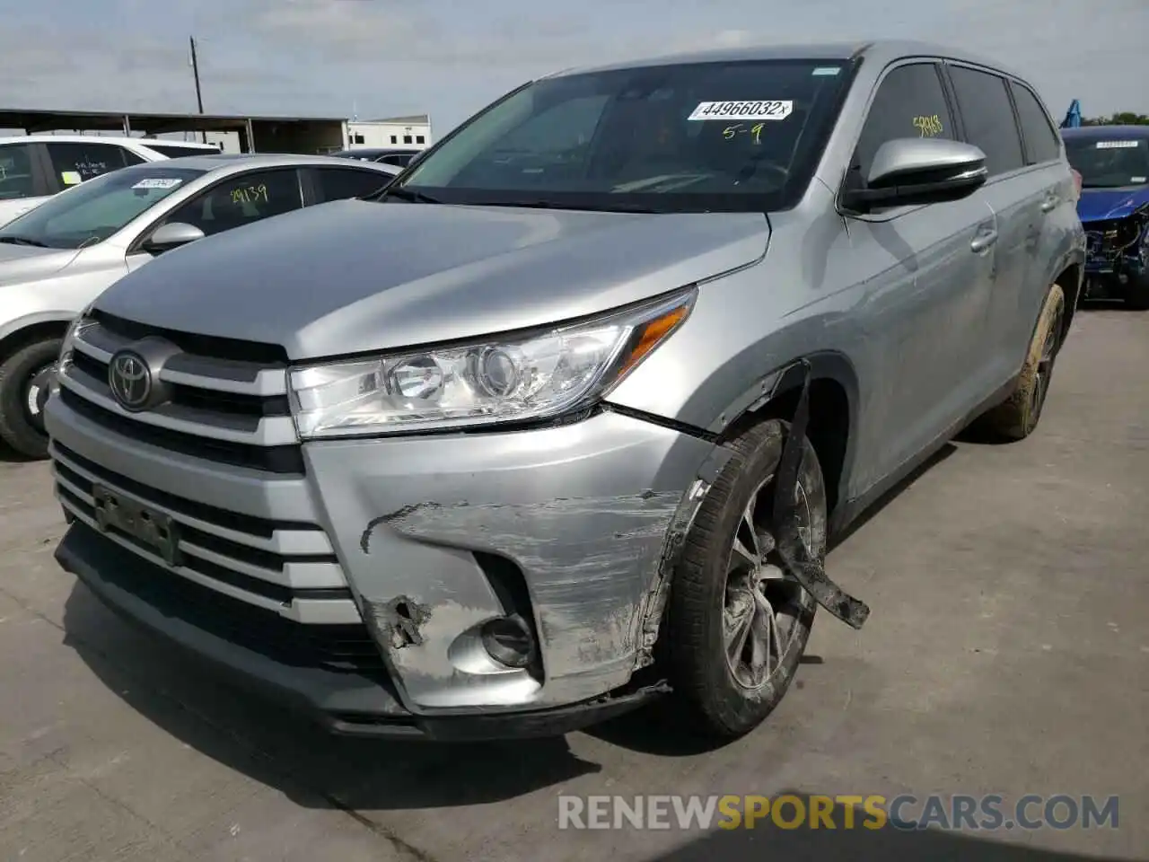 2 Photograph of a damaged car 5TDZARFH5KS046428 TOYOTA HIGHLANDER 2019