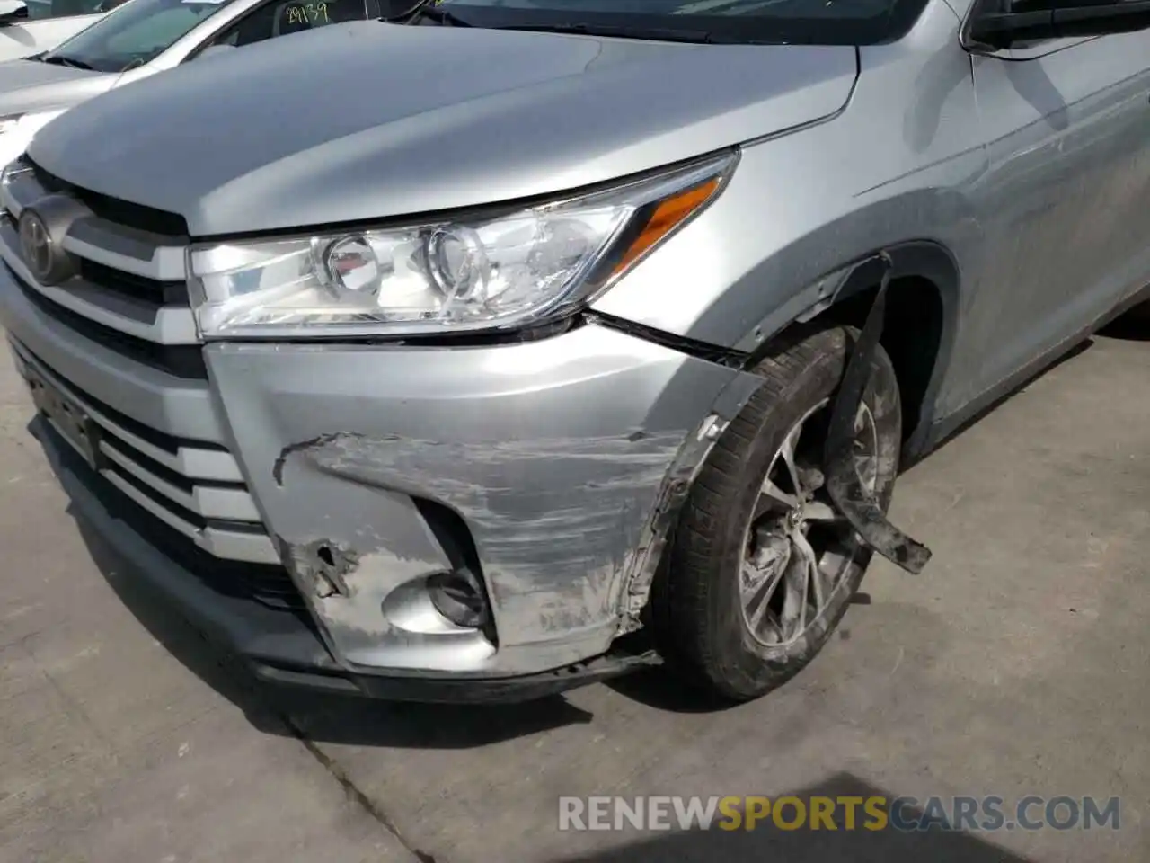 9 Photograph of a damaged car 5TDZARFH5KS046428 TOYOTA HIGHLANDER 2019