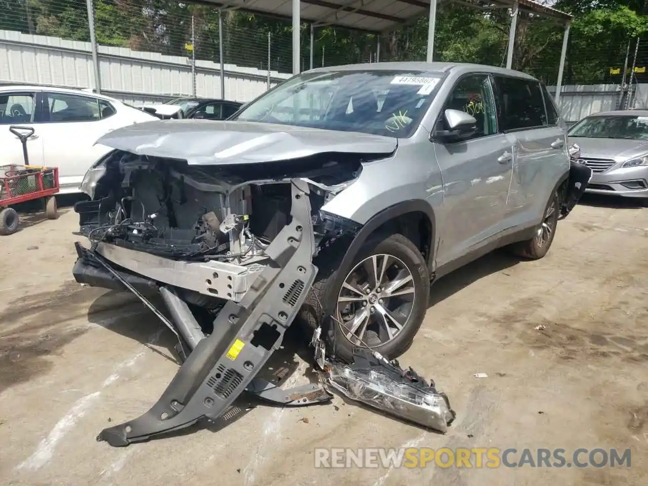 2 Photograph of a damaged car 5TDZARFH5KS046655 TOYOTA HIGHLANDER 2019