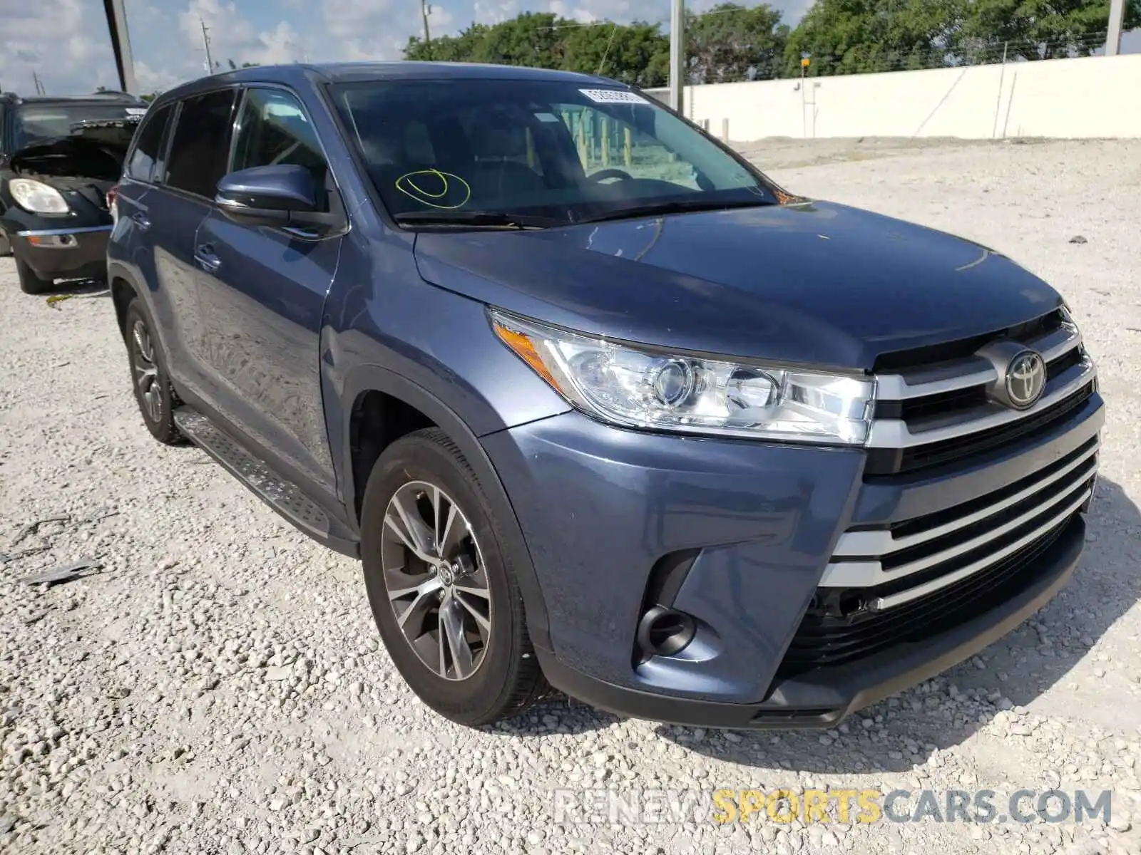 1 Photograph of a damaged car 5TDZARFH5KS047031 TOYOTA HIGHLANDER 2019