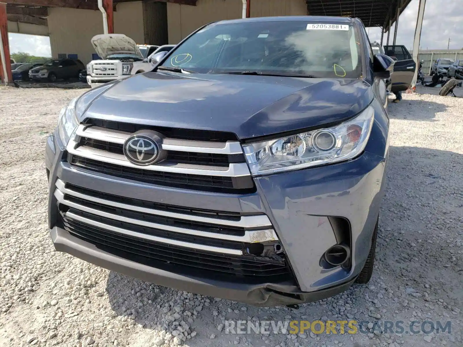 9 Photograph of a damaged car 5TDZARFH5KS047031 TOYOTA HIGHLANDER 2019