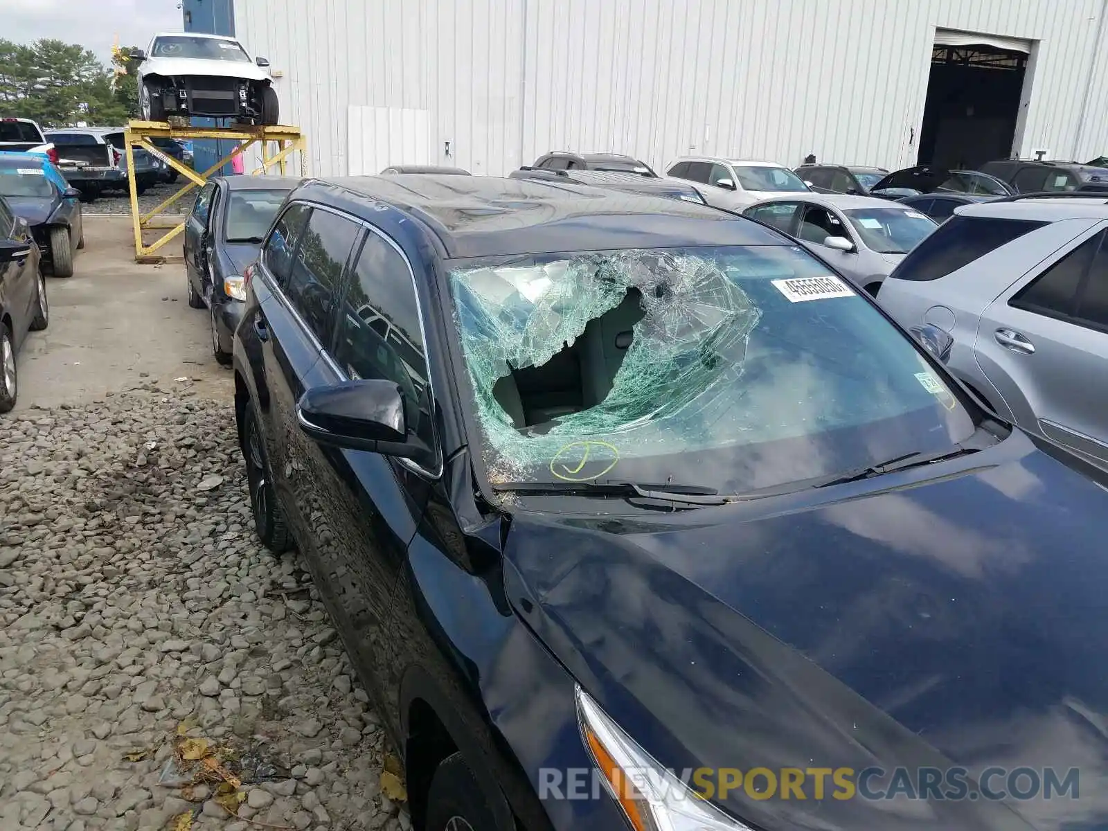 9 Photograph of a damaged car 5TDZARFH5KS047059 TOYOTA HIGHLANDER 2019