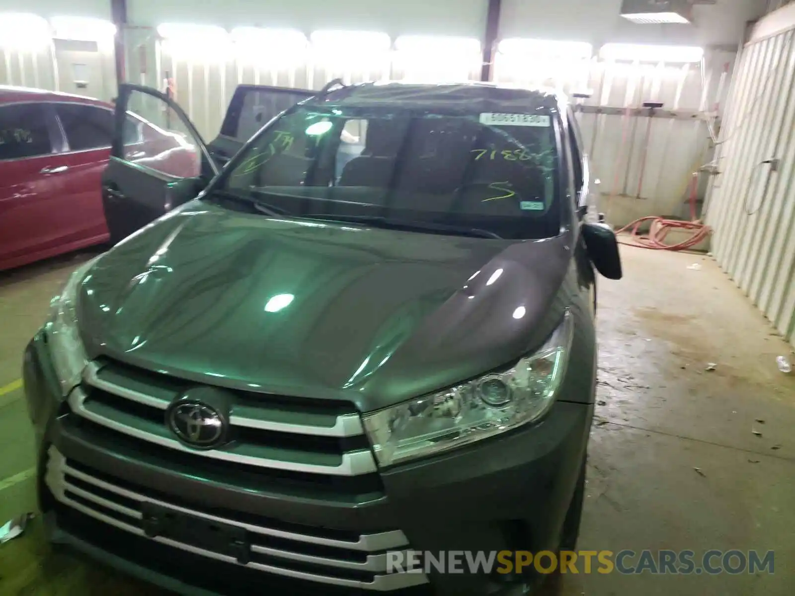 9 Photograph of a damaged car 5TDZARFH5KS047188 TOYOTA HIGHLANDER 2019