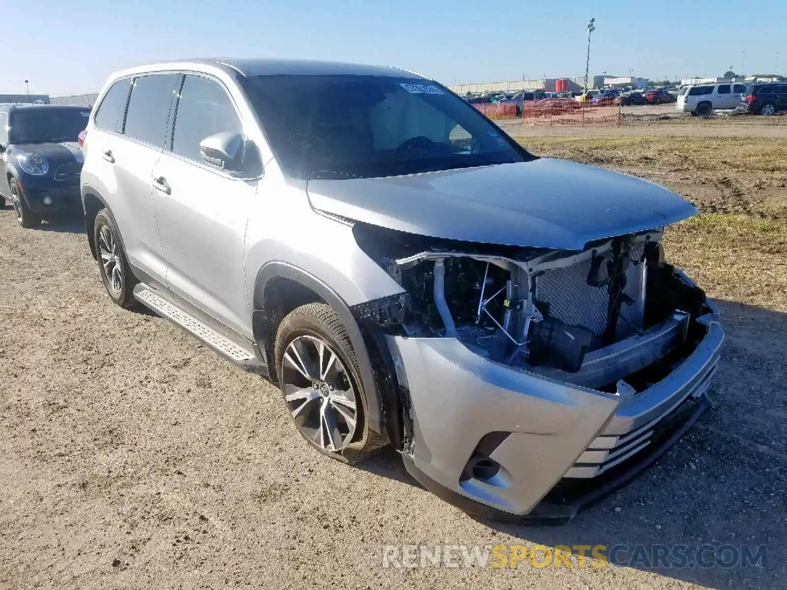 1 Photograph of a damaged car 5TDZARFH5KS047370 TOYOTA HIGHLANDER 2019