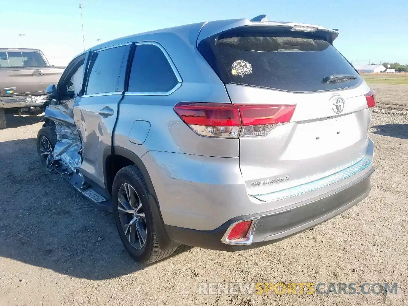 3 Photograph of a damaged car 5TDZARFH5KS047370 TOYOTA HIGHLANDER 2019