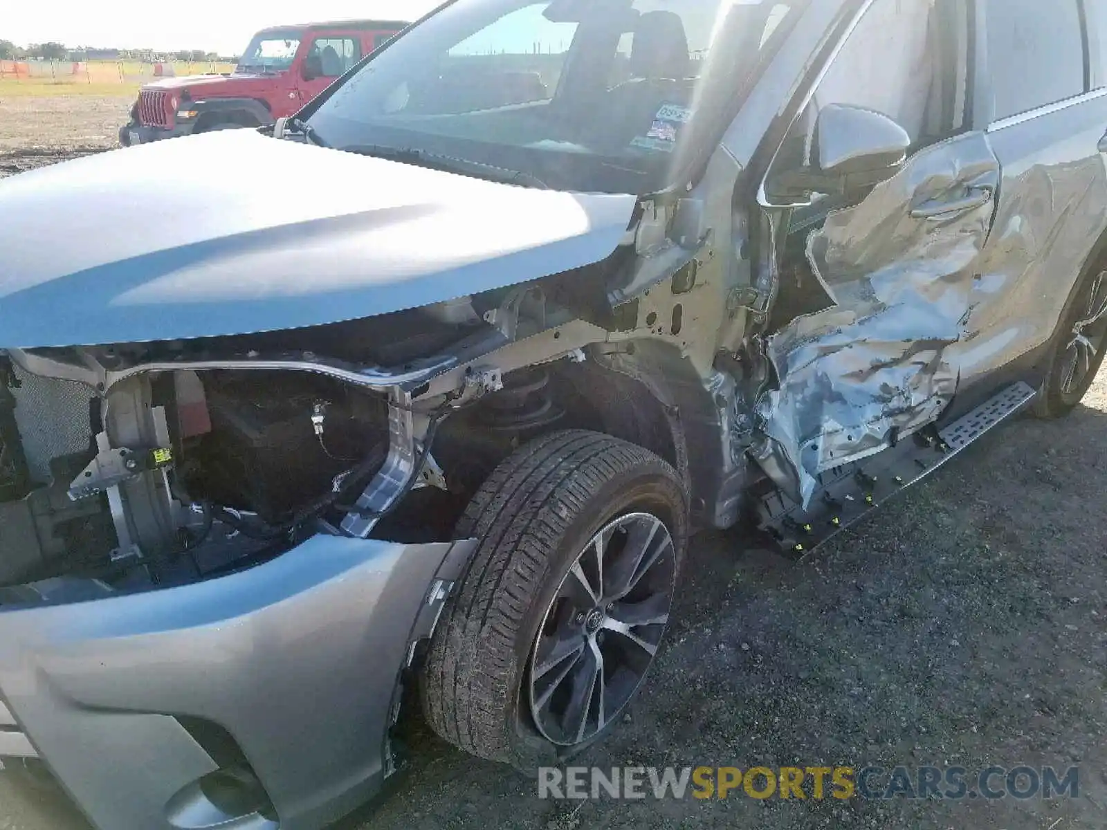 9 Photograph of a damaged car 5TDZARFH5KS047370 TOYOTA HIGHLANDER 2019