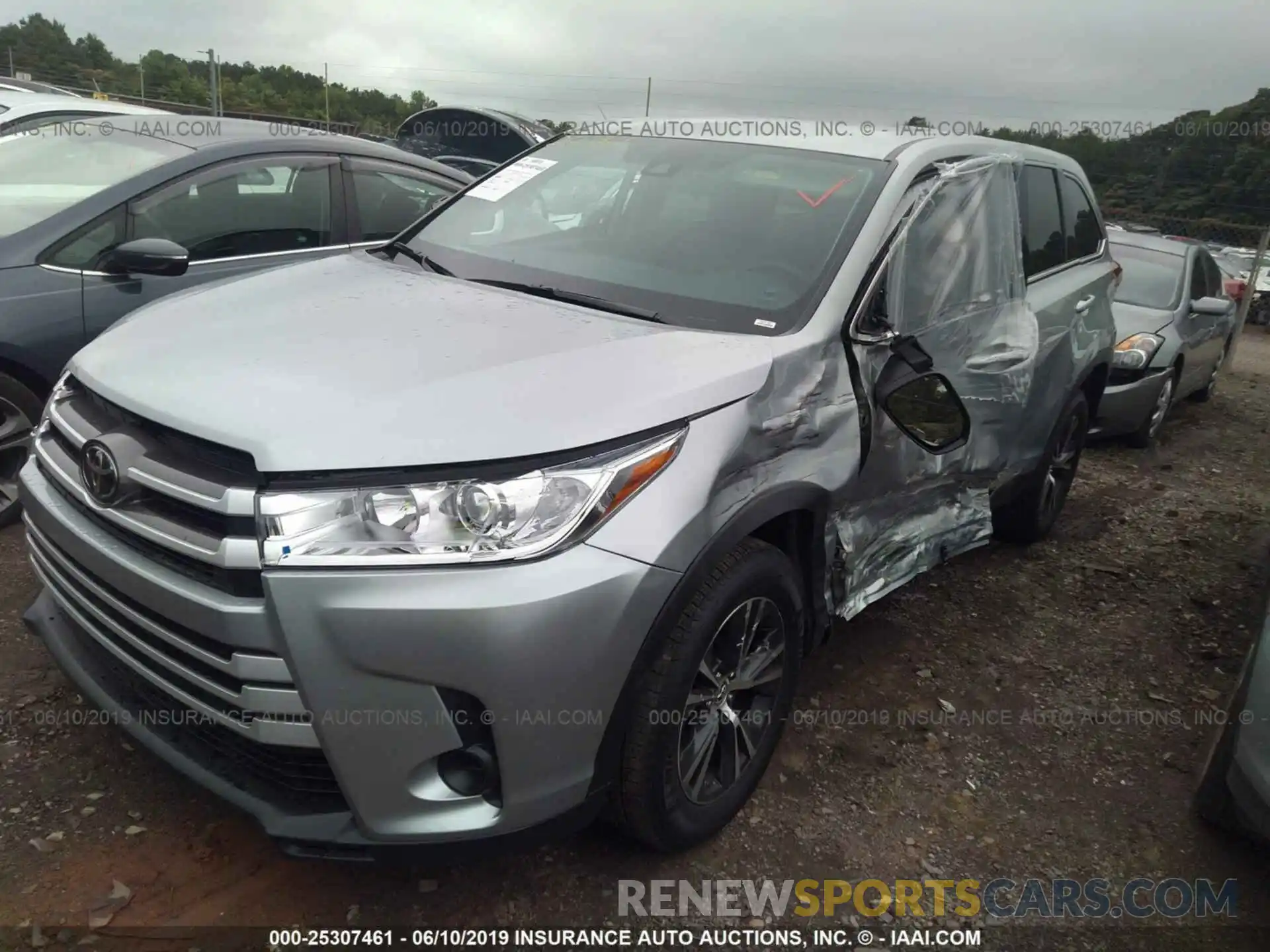 6 Photograph of a damaged car 5TDZARFH5KS047465 TOYOTA HIGHLANDER 2019