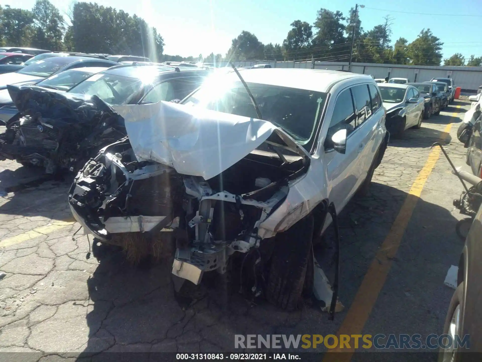 2 Photograph of a damaged car 5TDZARFH5KS047742 TOYOTA HIGHLANDER 2019