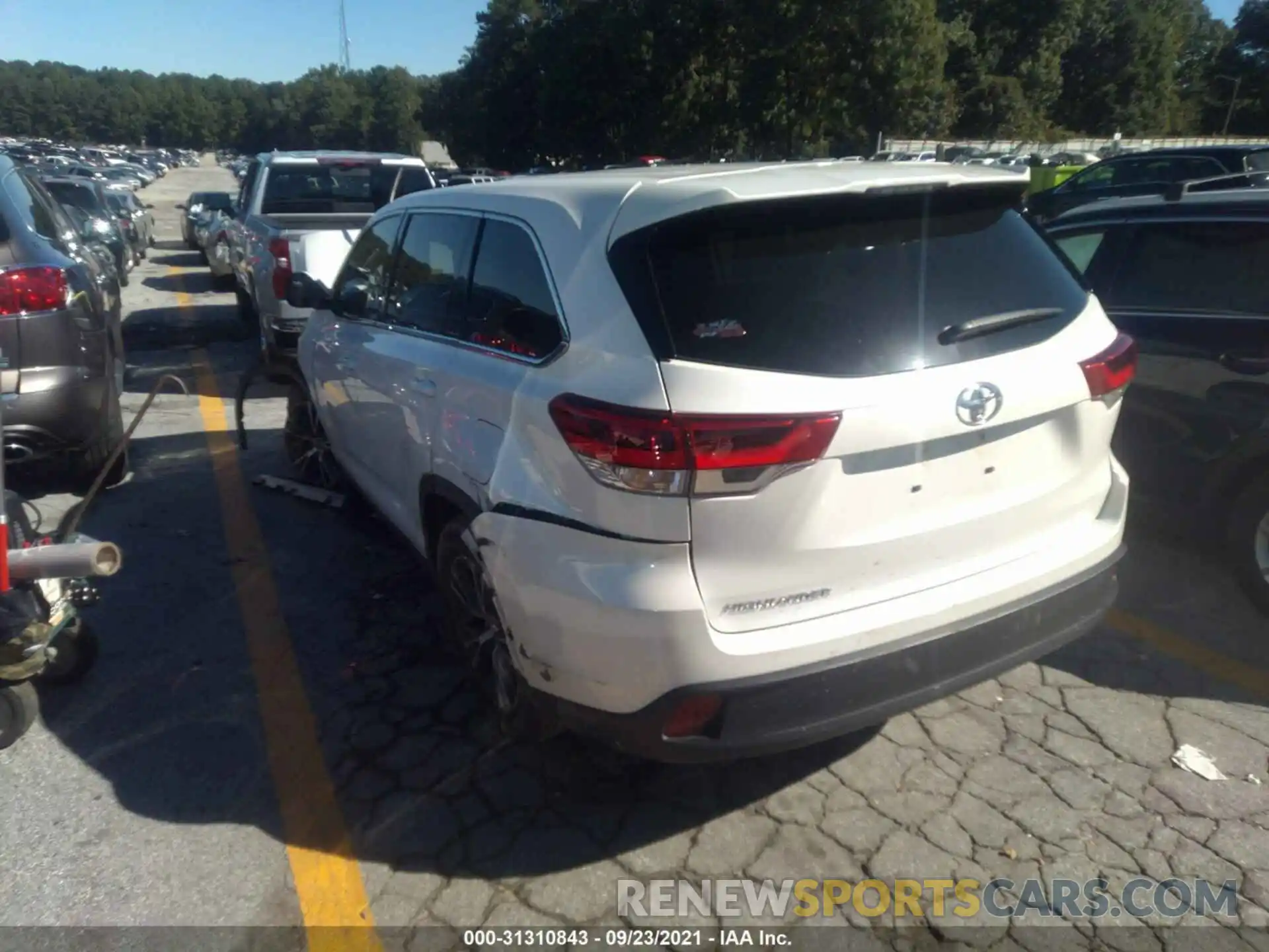 3 Photograph of a damaged car 5TDZARFH5KS047742 TOYOTA HIGHLANDER 2019