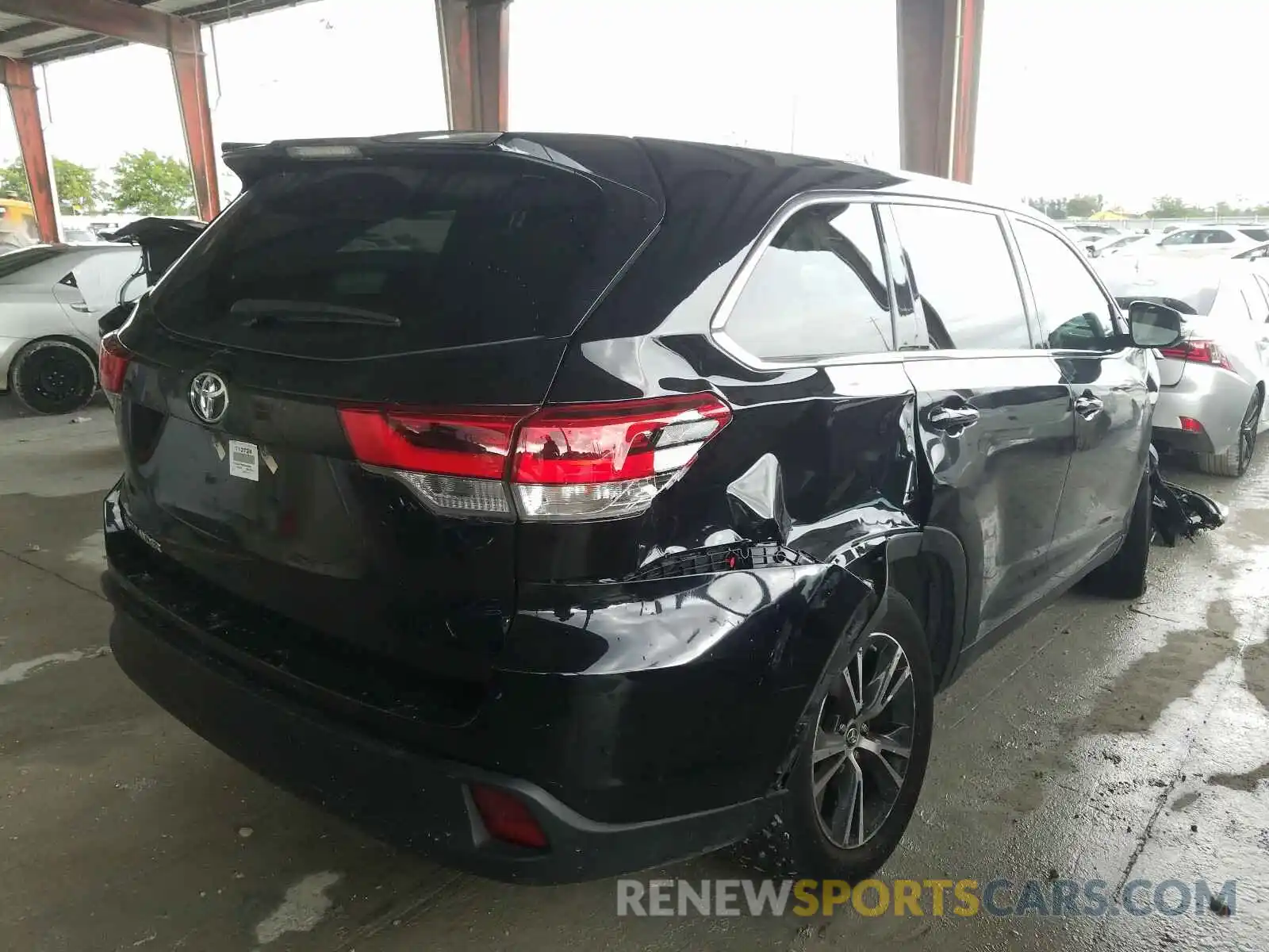 4 Photograph of a damaged car 5TDZARFH5KS048048 TOYOTA HIGHLANDER 2019