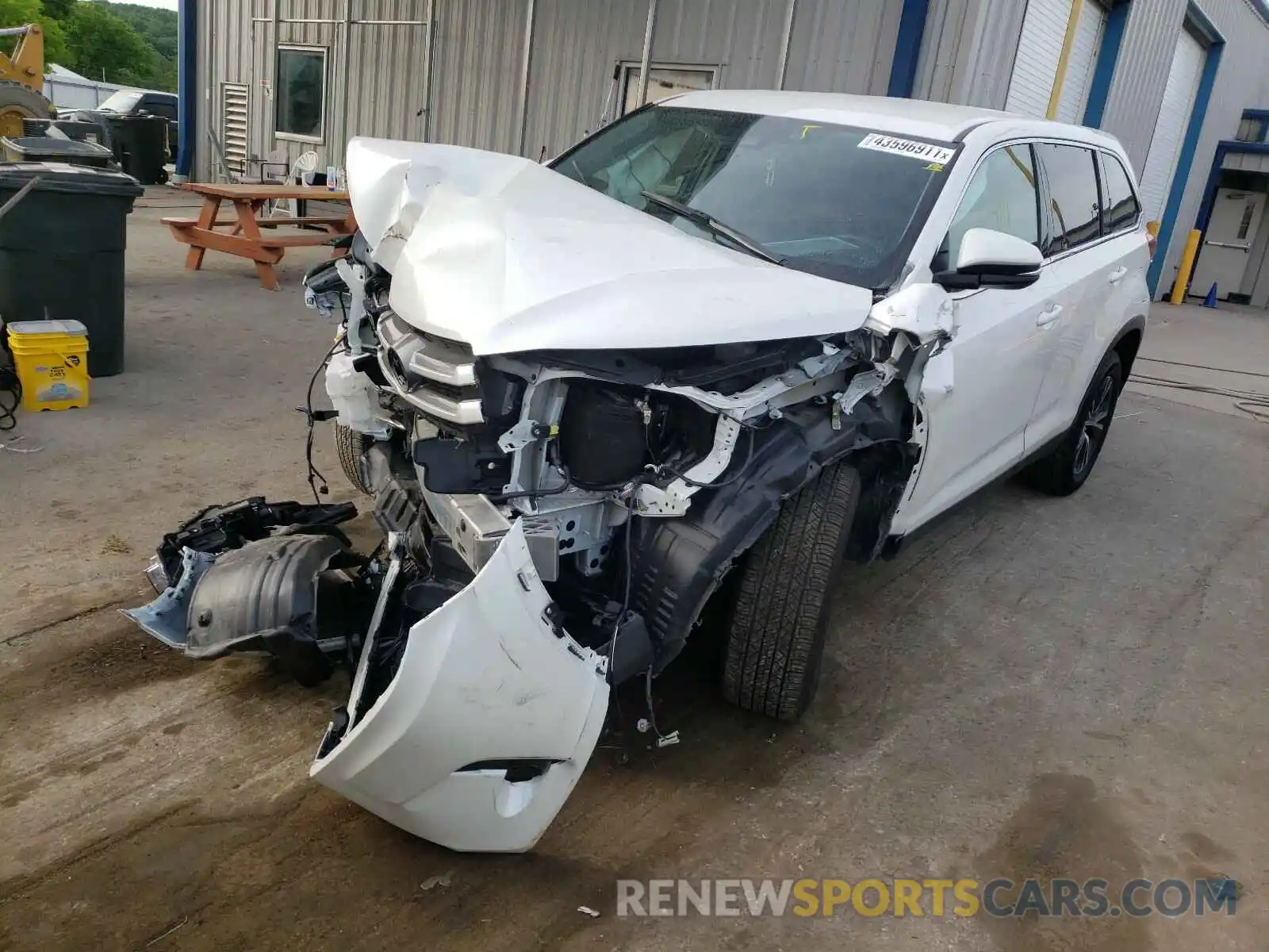 2 Photograph of a damaged car 5TDZARFH5KS048597 TOYOTA HIGHLANDER 2019