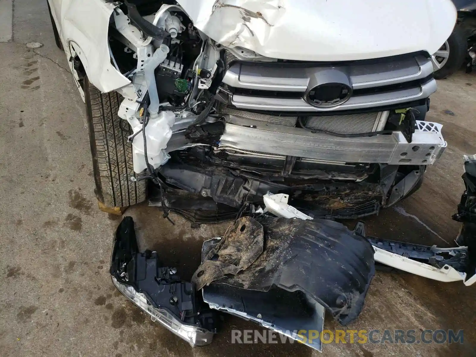 9 Photograph of a damaged car 5TDZARFH5KS048597 TOYOTA HIGHLANDER 2019