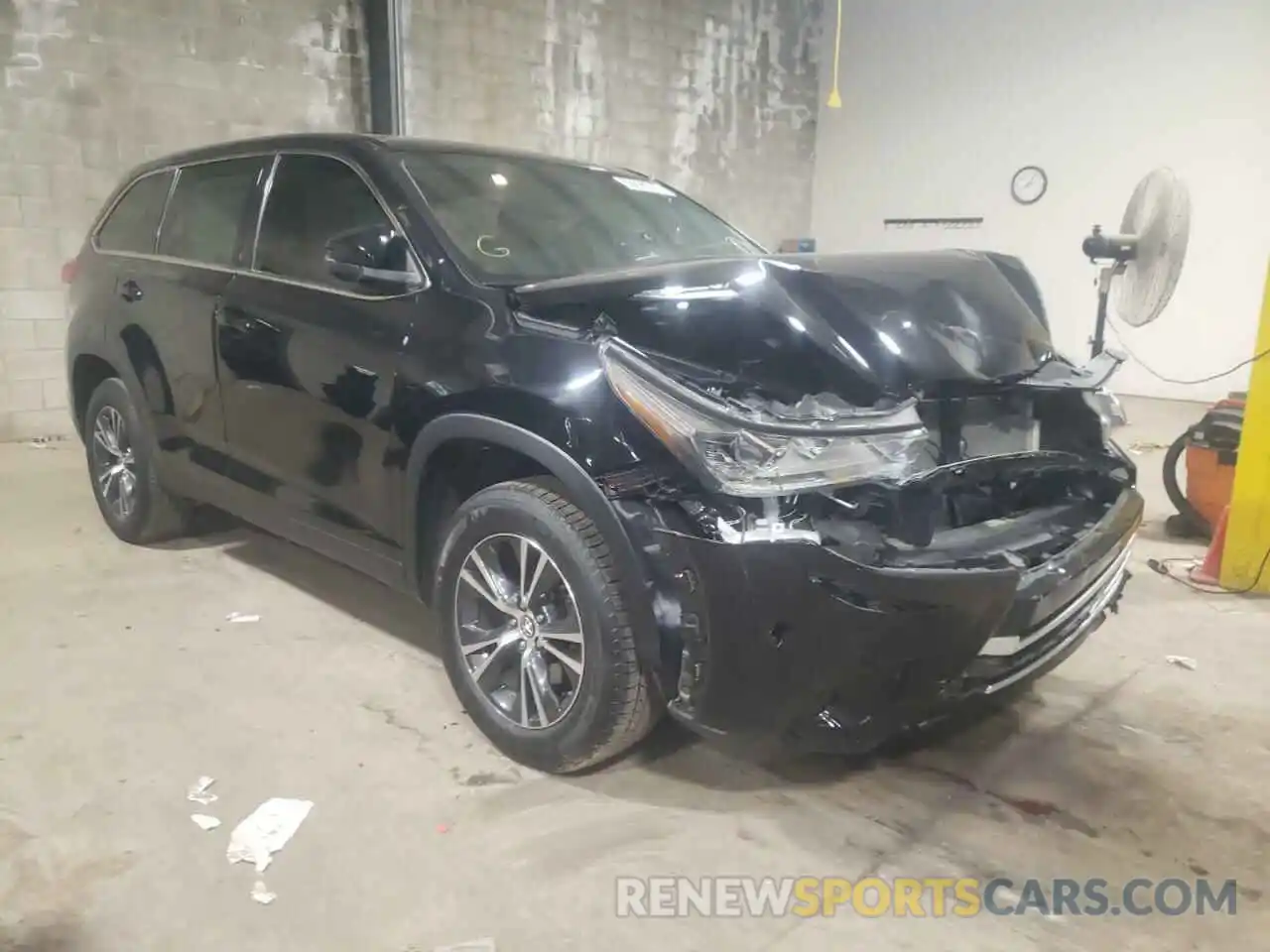 1 Photograph of a damaged car 5TDZARFH5KS049202 TOYOTA HIGHLANDER 2019