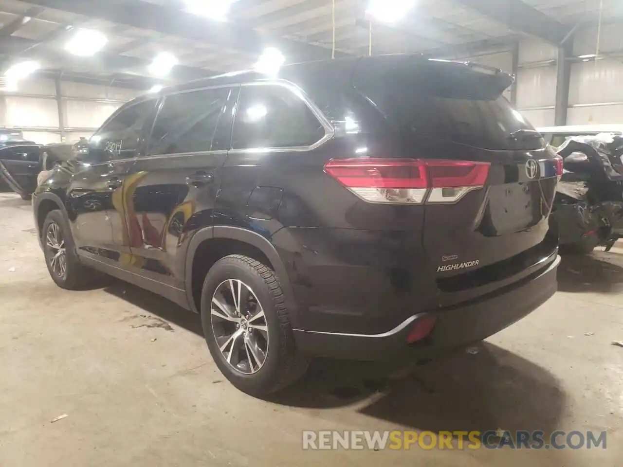 3 Photograph of a damaged car 5TDZARFH5KS049202 TOYOTA HIGHLANDER 2019