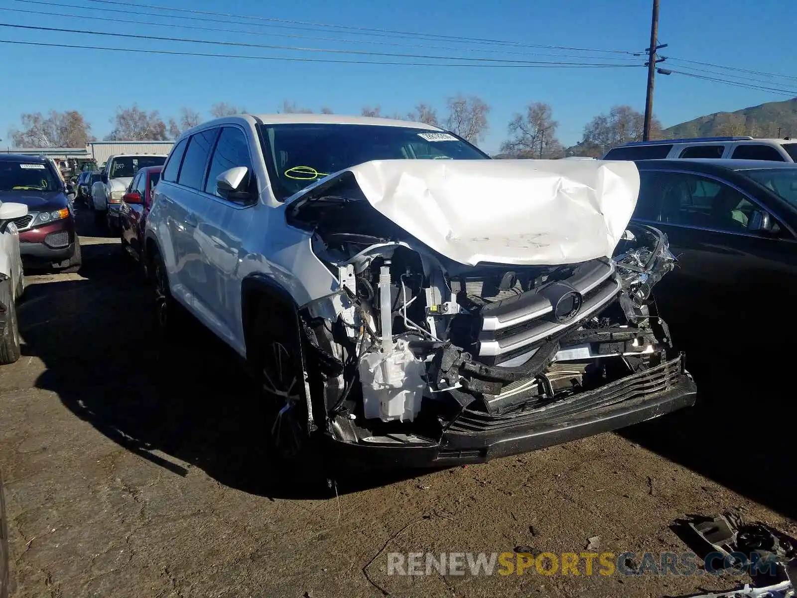 1 Photograph of a damaged car 5TDZARFH5KS049796 TOYOTA HIGHLANDER 2019