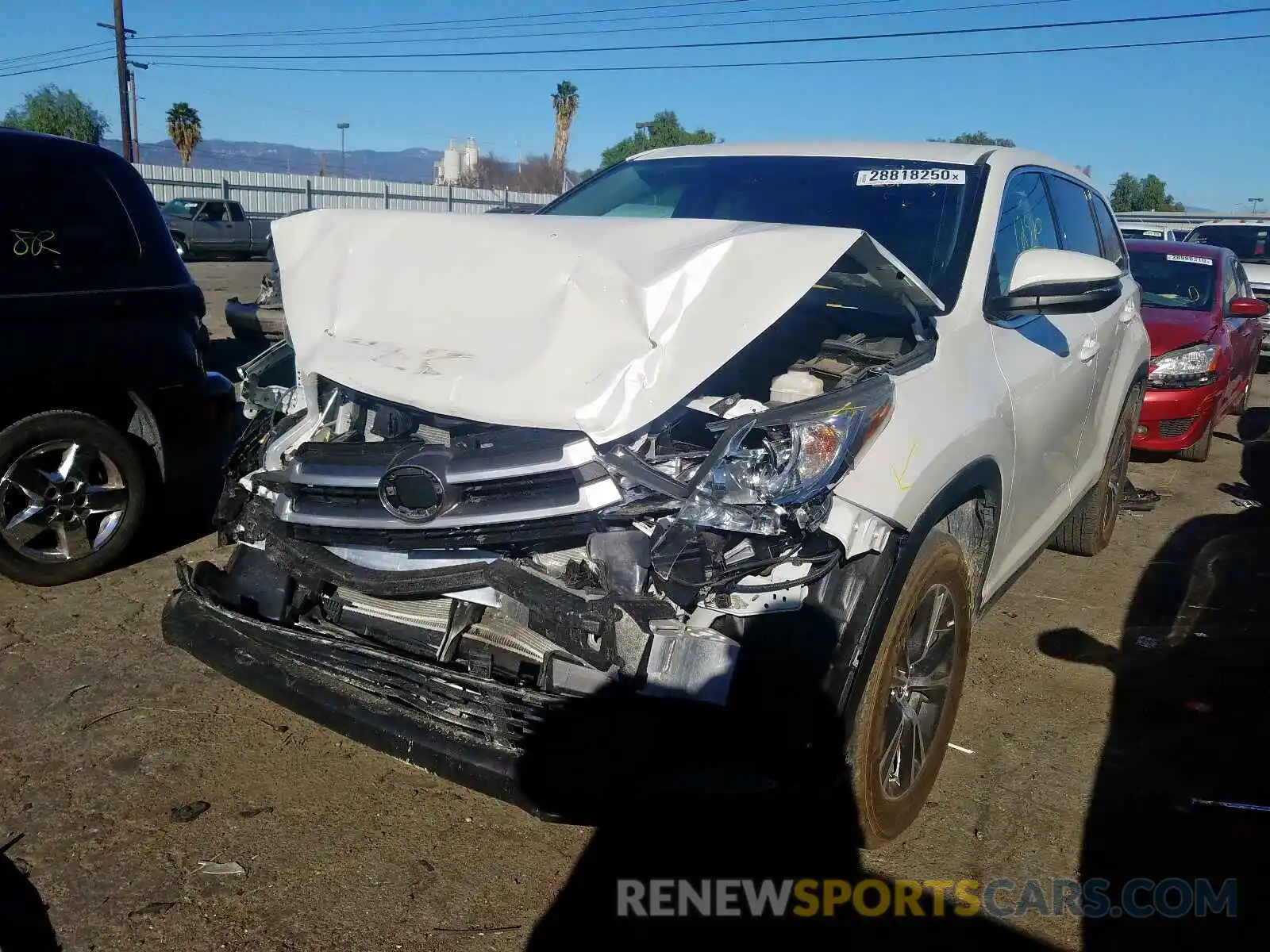 2 Photograph of a damaged car 5TDZARFH5KS049796 TOYOTA HIGHLANDER 2019